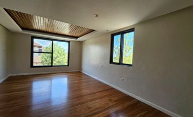Portofino South 5 Bedrooms, Las Piñas
