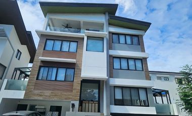 5BR House and Lot For Sale in Mckinley Hill Village