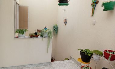 CASA RENTANDO EN VENTA MOSQUERA, C/MARCA, COL