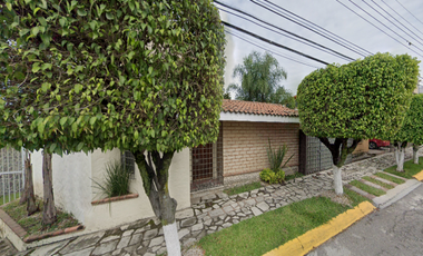 Venta de Acogedora Casa en Venta con buena iluminación localizada en paseo de los burgos Num. Ext. 67 Num. Int. S/N  Colonia Burgos C.P. 62584, Morelo