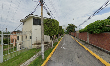Venta de Acogedora Casa en Venta con buena iluminación localizada en paseo de los burgos Num. Ext. 67 Num. Int. S/N  Colonia Burgos C.P. 62584, Morelo