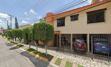 Venta de Acogedora Casa en Venta con buena iluminación localizada en paseo de los burgos Num. Ext. 67 Num. Int. S/N  Colonia Burgos C.P. 62584, Morelo