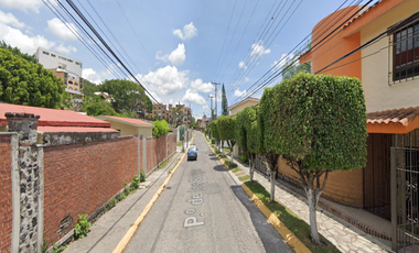Venta de Acogedora Casa en Venta con buena iluminación localizada en paseo de los burgos Num. Ext. 67 Num. Int. S/N  Colonia Burgos C.P. 62584, Morelo