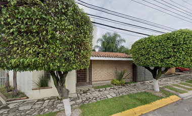 Venta de Acogedora Casa en Venta con buena iluminación localizada en paseo de los burgos Num. Ext. 67 Num. Int. S/N  Colonia Burgos C.P. 62584, Morelo