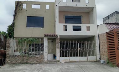 Venta de Casa en Colinas de la Alborada, 5 dormitorios, garaje cerrado