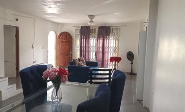 Venta de Casa en Colinas de la Alborada, 5 dormitorios, garaje cerrado