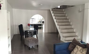 Venta de Casa en Colinas de la Alborada, 5 dormitorios, garaje cerrado