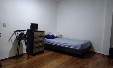 Venta de Casa en Colinas de la Alborada, 5 dormitorios, garaje cerrado