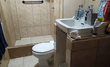 Venta de Casa en Colinas de la Alborada, 5 dormitorios, garaje cerrado