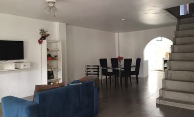 Venta de Casa en Colinas de la Alborada, 5 dormitorios, garaje cerrado