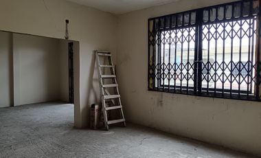 Venta de Casa en Colinas de la Alborada, 5 dormitorios, garaje cerrado