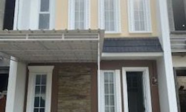 For sale : 2-storey house Classica Town House Gunung Putri