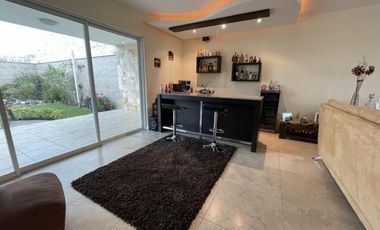 Venta amplia casa 3 dormitorios en la Urbanización El Condado
