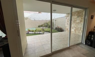 Venta amplia casa 3 dormitorios en la Urbanización El Condado