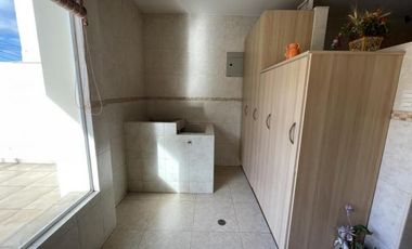 Venta amplia casa 3 dormitorios en la Urbanización El Condado