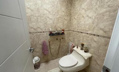 Venta amplia casa 3 dormitorios en la Urbanización El Condado