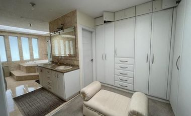 Venta amplia casa 3 dormitorios en la Urbanización El Condado
