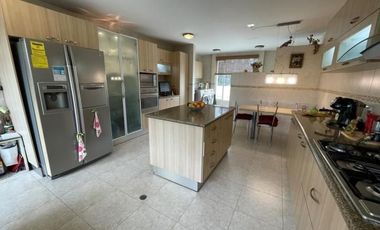 Venta amplia casa 3 dormitorios en la Urbanización El Condado