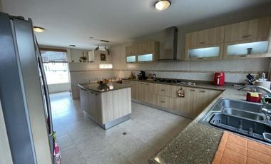 Venta amplia casa 3 dormitorios en la Urbanización El Condado
