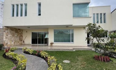Venta amplia casa 3 dormitorios en la Urbanización El Condado