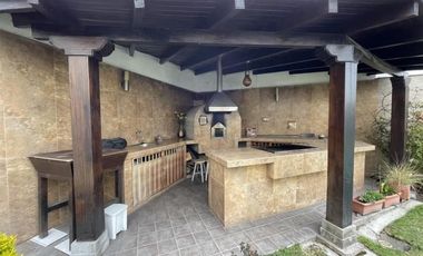 Venta amplia casa 3 dormitorios en la Urbanización El Condado