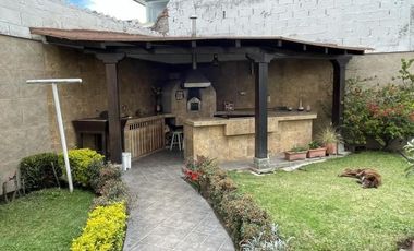 Venta amplia casa 3 dormitorios en la Urbanización El Condado