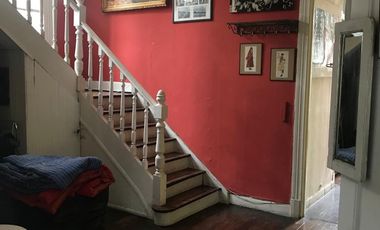Casa En Venta En Pasaje Cerrado, Excelente Estado !!