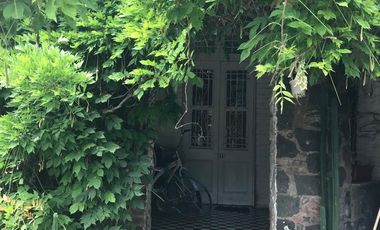 Casa En Venta En Pasaje Cerrado, Excelente Estado !!