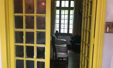 Casa En Venta En Pasaje Cerrado, Excelente Estado !!