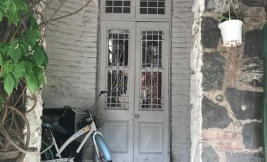 Casa En Venta En Pasaje Cerrado, Excelente Estado !!