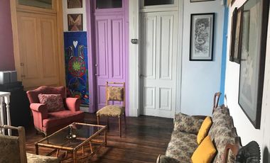 Casa En Venta En Pasaje Cerrado, Excelente Estado !!