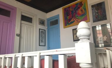 Casa En Venta En Pasaje Cerrado, Excelente Estado !!