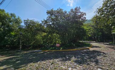 LAS CAÑADAS TERRENO EN VENTA EN ESQUINA EN ZONA BOSCOSA