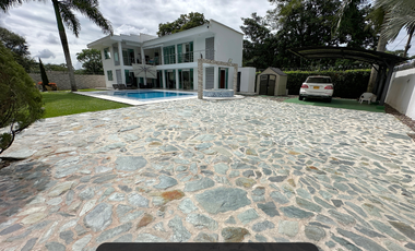 Amplia casa campestre en la vereda vanguardia