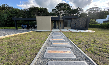 Casa moderna en medio del bosque en exclusivo en el condominio casa de campo en Restrepo
