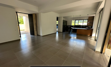 Casa moderna en medio del bosque en exclusivo en el condominio casa de campo en Restrepo