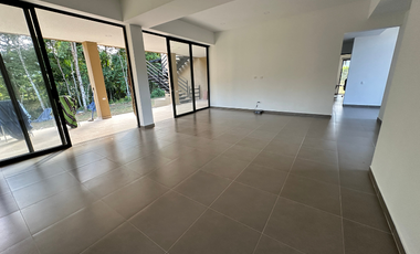 Casa moderna en medio del bosque en exclusivo en el condominio casa de campo en Restrepo