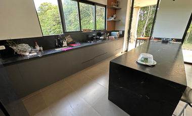 Casa moderna en medio del bosque en exclusivo en el condominio casa de campo en Restrepo