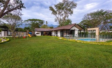 FINCA VILLA ESMERALDA SE PUEDE ALQUILAR FINES DE SEMANA Y PUENTES.
