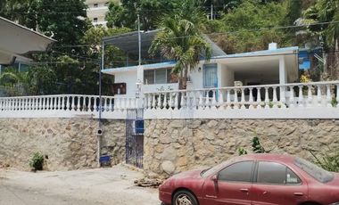 Venta de casa en Lomas de Costa Azul