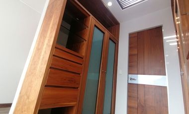CASA CON INCREÍBLES AMENIDADES (ALBERCA, SALÓN DE USOS MÚLTIPLES, ÁREAS VERDES)