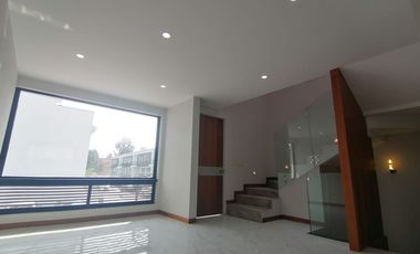 CASA CON INCREÍBLES AMENIDADES (ALBERCA, SALÓN DE USOS MÚLTIPLES, ÁREAS VERDES)