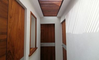 CASA CON INCREÍBLES AMENIDADES (ALBERCA, SALÓN DE USOS MÚLTIPLES, ÁREAS VERDES)