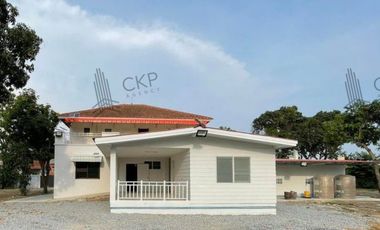 For sale/rent, single house, Nakhon Chai Si, spacious area, near Central, near the main road, convenient travel.