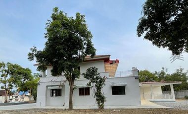 For sale/rent, single house, Nakhon Chai Si, spacious area, near Central, near the main road, convenient travel.