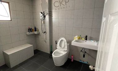 For sale/rent, single house, Nakhon Chai Si, spacious area, near Central, near the main road, convenient travel.