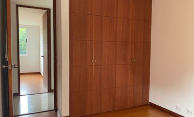 45155 Apartamento en arriendo en el sector Loma de los Benedictinos