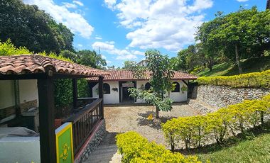 Hermosa casa finca de alquiler por días en Montenegro, Quindio, con piscina