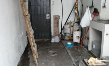 VENDO CASA CON DOS LOCALES EN AV. QUITO Y MANABI