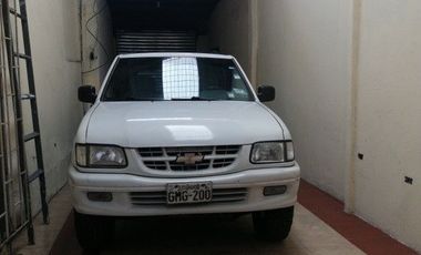 VENDO CASA CON DOS LOCALES EN AV. QUITO Y MANABI
